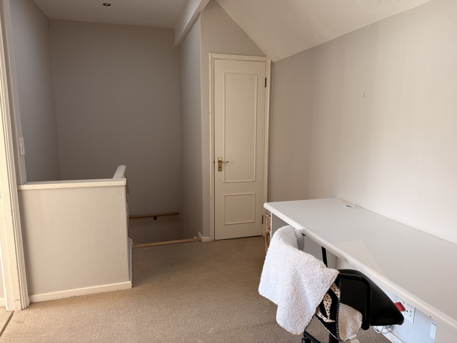 To Let 3 Bedroom Property for Rent in Wynberg Upper Western Cape